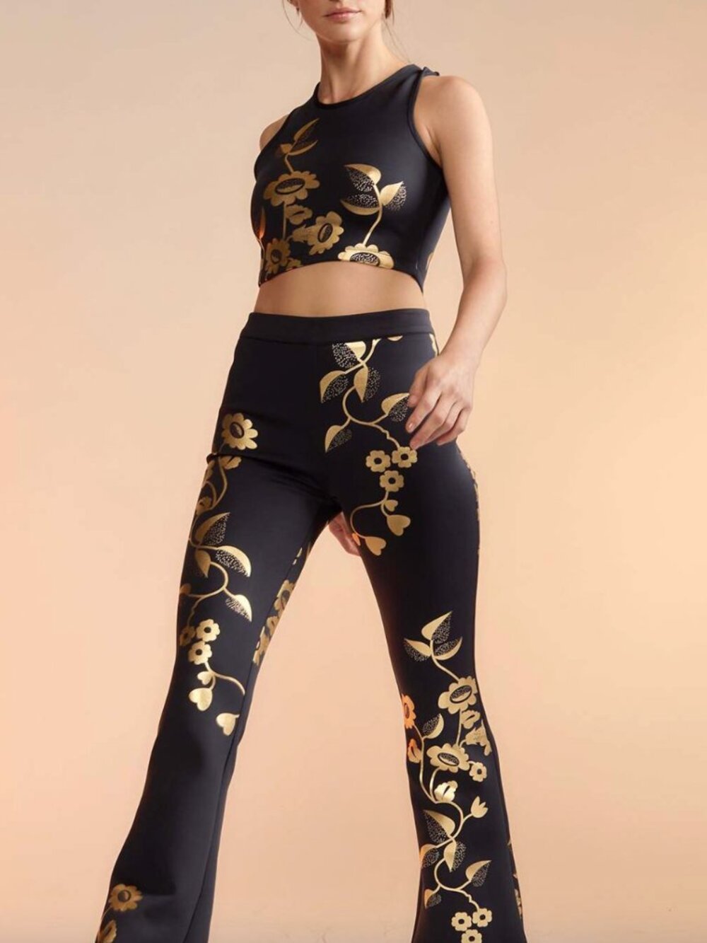 $375 Cynthia Rowley Black Metallic Gold Floral Bonded Slim Flare Pants sz 6/28" - Picture 6 of 6